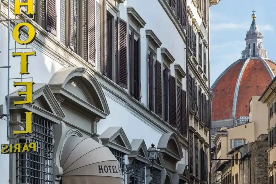 Façade de l'hôtel, Hotel Paris