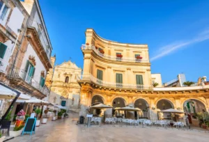 Piazza Plebiscito et la Basilique San Martino, Martina Franca, Pouilles