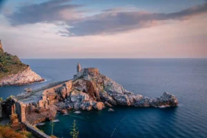 Église San Pietro au coucher du soleil, Portovenere, Ligurie